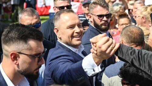 Prezydent Karol Nawrocki podczas spotkania z rolnikami w miejscowości Krąpiel