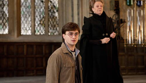 Daniel Radclife i Maggie Smith w filmie "Harry Potter"