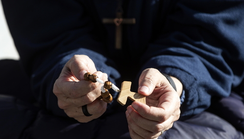 Modlitwa pod Kliniką Gemelli