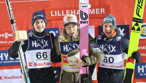 Domen Prevc, Ryoyu Kobayashi i Felix Hoffmann