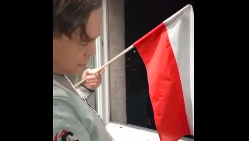 Spalił polską flagę. Będzie zawiadomienie