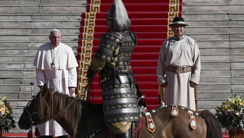 Od lewej: papież Franciszek i prezydent Ukhnaagiin Khurelsukh