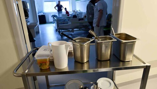 Obiad w szpitalu – zdjęcie ilustracyjne