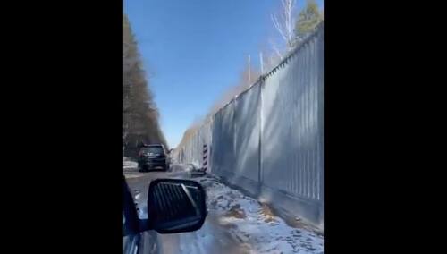 „Tymczasem na granicy z Białorusią…” Wiceszef MSWiA publikuje nagranie [WIDEO]