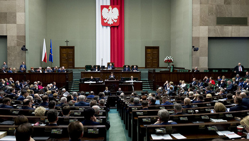 Radio ZET: „MF pracuje nad zmianami, by posłowie nie stracili na Polskim Ładzie”. Politycy PiS odpowiadają