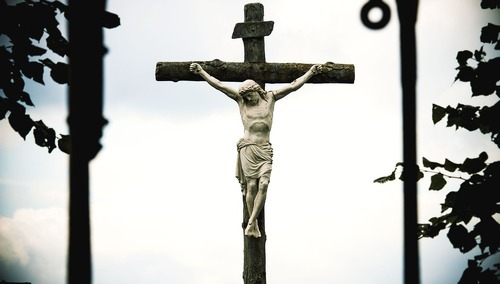 Usuwanie krzyży to nie walka o świeckość