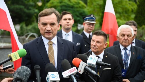 „Nie chcę użyć sformułowania «wredna Czeszka», ale Jourova…”. Ziobro nie przebierał w słowach