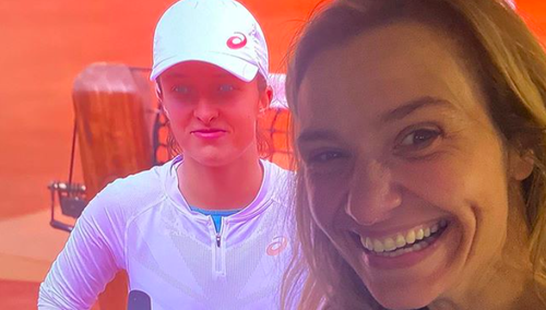 „Jakby pani chora psychicznie była." Aktorka ofiarą hejtu po tym, jak pogratulowała Idze Świątek