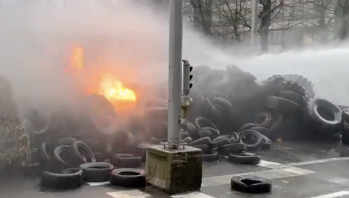 Rolnicy podpalili opony 