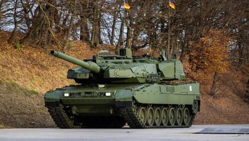 Niemiecki czołg Leopard 2 w czasie manewrów