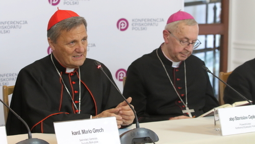Od lewej: kard. Mario Grech, abp Stanisław Gądecki