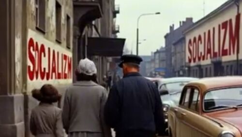 Kadr video promujący musical "Ucz mnie"