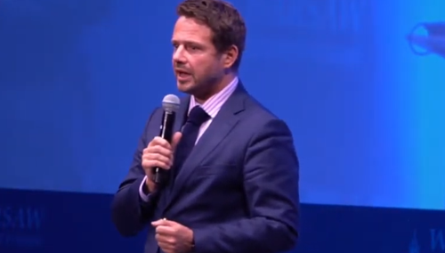 [VIDEO] Trzaskowski obraził się na powrót Tuska? „Ja jestem wiceprzewodniczącym!”, wsiadł i odjechał