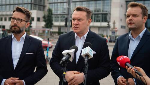 Radosław Fogiel, Dominik Tarczyński i Rafał Bochenek podczas konferencji prasowej