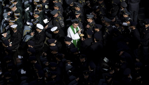 Jubileusz Wojska, Policji i Służb Mundurowych. Żołnierze w czasie Mszy św. na pl. Św. Piotra