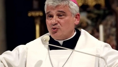 Kardynał Krajewski zakażony koronawirusem. Miał kontakt z papieżem!