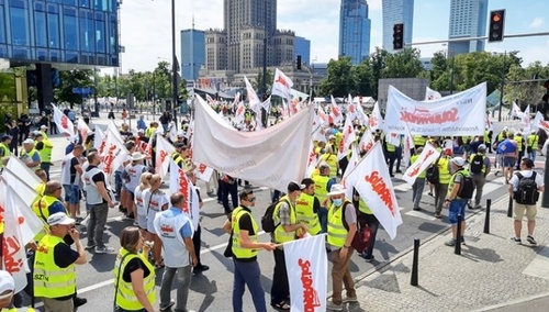 „S” przeciw brutalizacji stosunków pracy. „Gra o prawa pracownicze nie przez wszystkich jest prowadzona uczciwie”