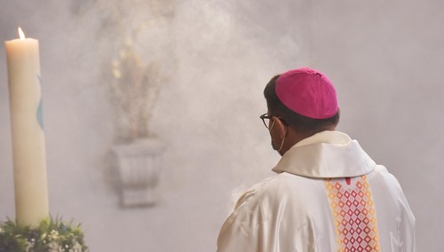 biskup w czasie liturgii/zdjęcie poglądowe