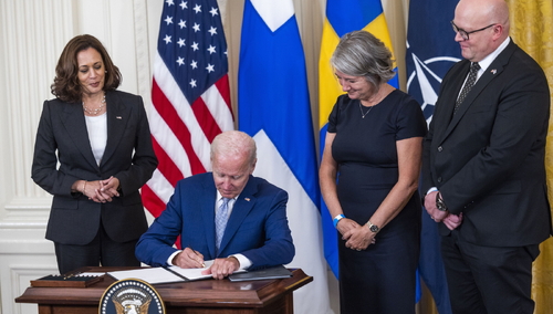 Biden podpisał protokoły akcesyjne wyrażające zgodę na przyjęcie Finlandii i Szwecji do NATO