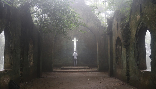 Ruiny kościoła. Ilustracja poglądowa