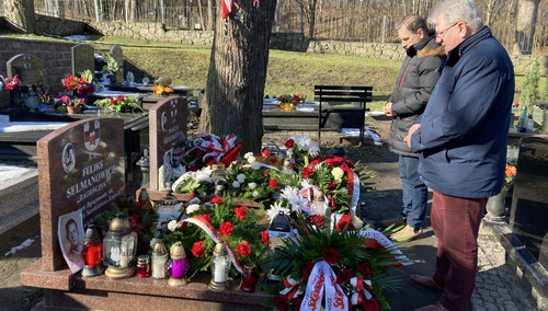 Ku czci Żołnierzy Wyklętych. Delegacja Solidarności na grobach „Inki” i „Zagończyka”