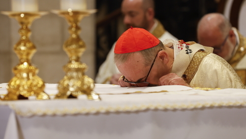 Kard. Pierbattista Pizzaballa w czasie Pasterki