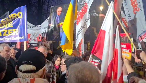 Protest przed ambasadą Niemiec w Warszawie. „Szczurek i reszta próbują rozwalić demonstrację” [FOTO, WIDEO]