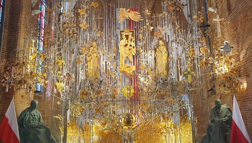 Zbierają fundusze na Bursztynowy Ołtarz Ojczyzny