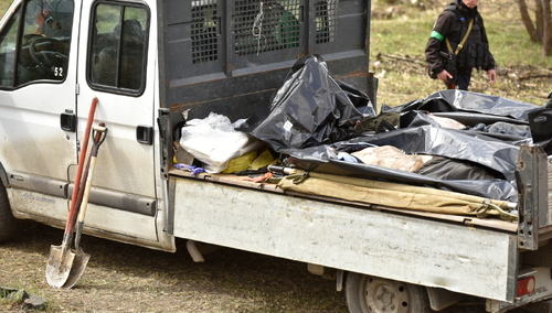 Masowy grób w Buczy, Ukraina, 12 kwietnia 2022 r.