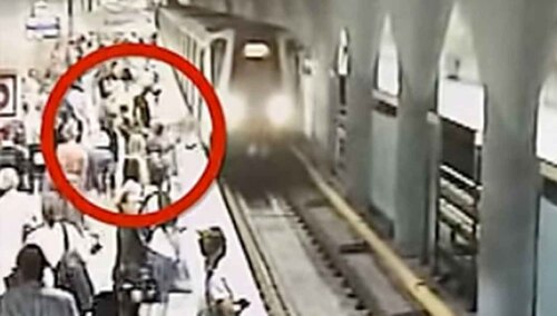 13 sierpnia 2025 r. 42-letni mężczyzna próbował wepchnąć kobietę pod nadjeżdżający pociąg metra