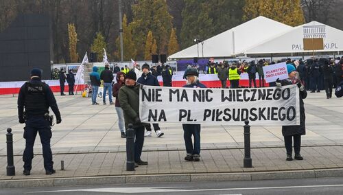zakłócanie uroczystości na placu Piłsudskiego