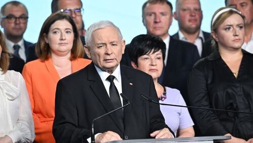 Prezes PiS Jarosław Kaczyński oraz politycy partii podczas konferencji prasowej w siedzibie PiS