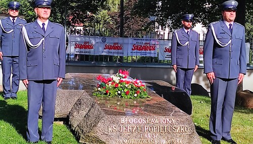 Solidarność Służby Więziennej przy grobie ks. Jerzego