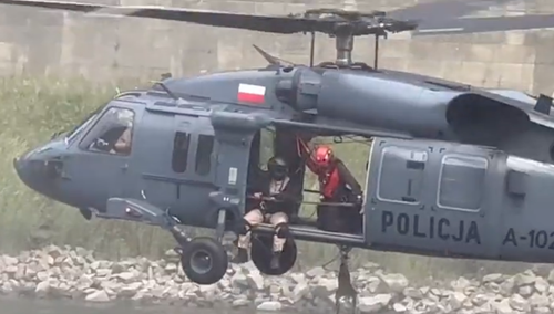 Polacy pierwszą zagraniczną ekipą wspierającą Czechów. Tak walczą z ogniem [WIDEO]