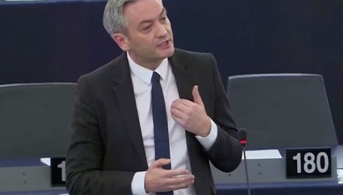 "Jeśli Kaczyński się nie opamięta...". Biedroń przerażony ewentualnym wetem Polski ws. budżetu UE