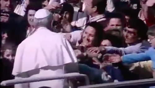 Jan Paweł II na pl. św. Piotra w chwili zamachu