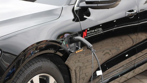 Samochód elektryczny, zdjęcie podglądowe