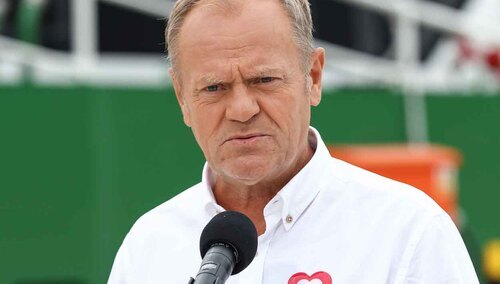 Politycy opozycji postanowili wręczyć "prezent" premierowi Donaldowi Tuskowi