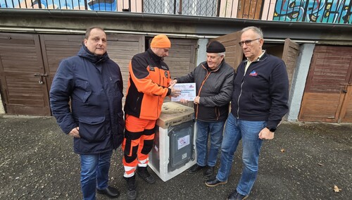 Przekazywanie darów powodzianom