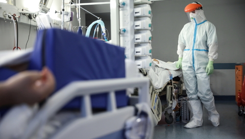 [BADANIE] Co piąty Polak nie wierzy w pandemię koronawirusa