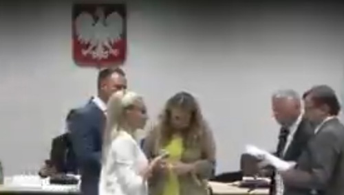 "Ku.wa, nikt się nie słucha". Zabawna sytuacja na sejmowej komisji rolnictwa