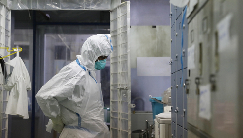 "Za ten wpis pewnie mnie zwolnią, ale KUR*A MAĆ...". Lekarka z WUM ostro o aferze szczepionkowej