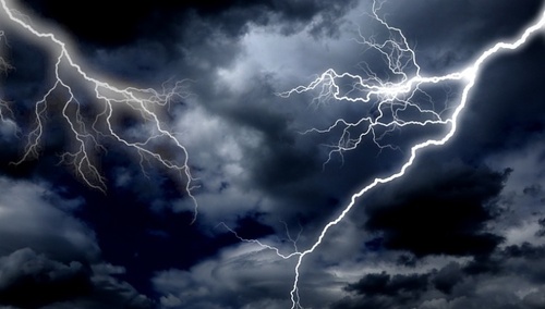 „Superkomórki burzowe oraz grad”. IMGW wydaje alert dla połowy kraju