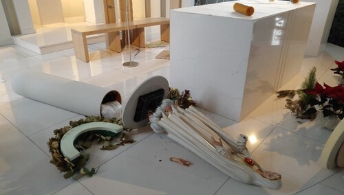 Profanacja w Wielkopolsce. Nieznany sprawca utopił figurkę Jezusa w chrzcielnicy