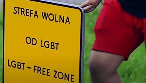 Tabliczka aktywisty LGBT Barta Staszewskiego