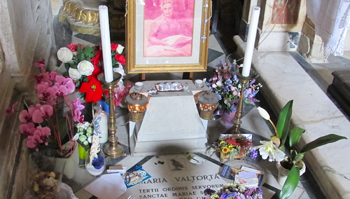 Grób pisarki Marii Valtorty