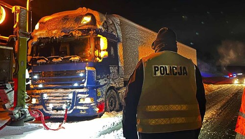  Z powodu obfitych opadów śniegu trasa S7 w powiecie ostródzkim była zablokowana