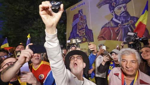 Sympatycy partii AUR po ogłoszeniu wyników