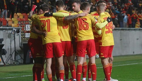 Piłkarze Jagiellonii Białystok cieszą się z gola podczas meczu fazy zasadniczej piłkarskiej Ligi Konferencji z Molde FK