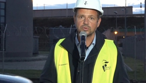 [video] Trzaskowski: "woda w Warszawie bezpieczna, bo zrzut jest za Warszawą". A co z innymi miastami?